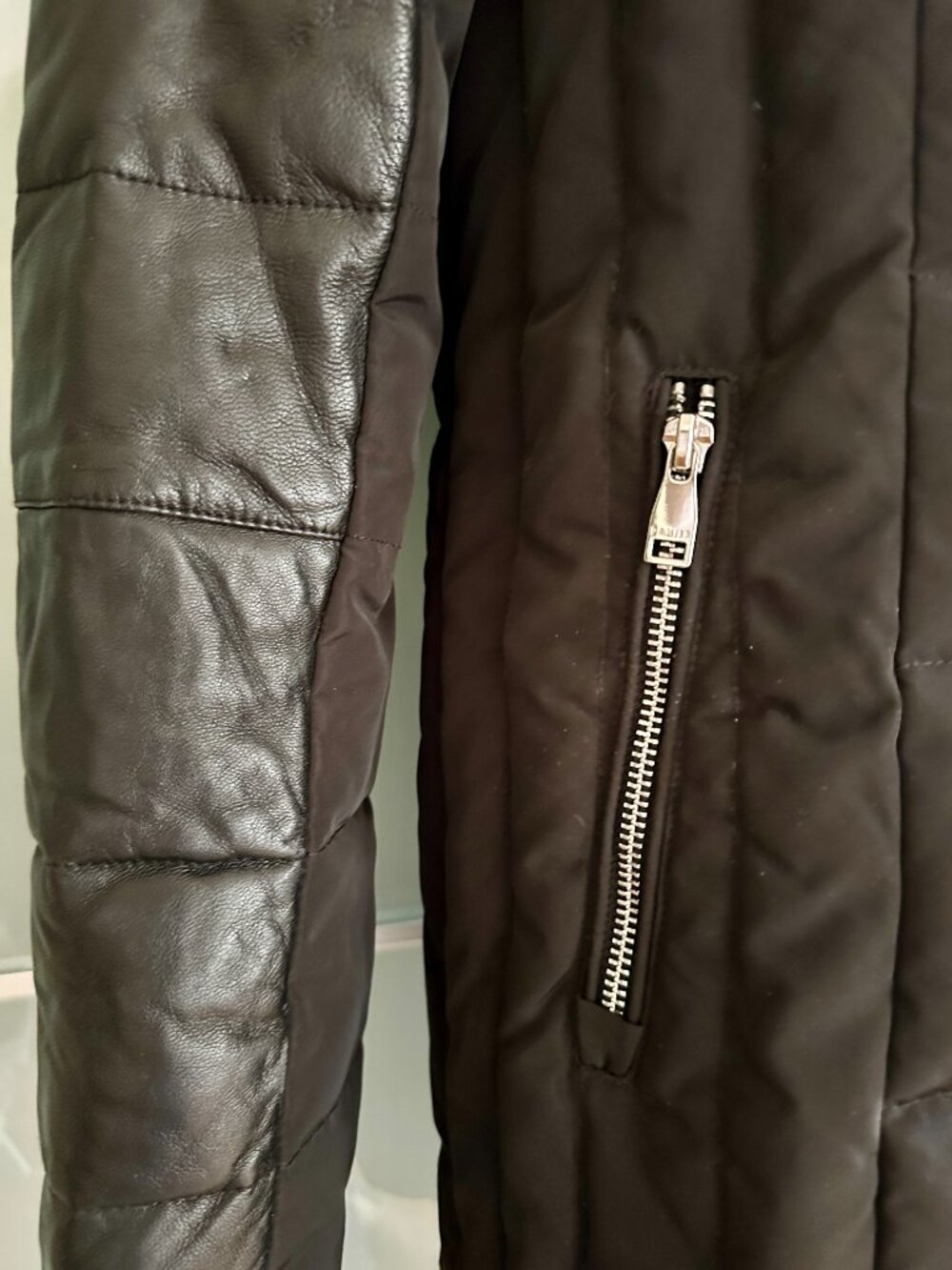 π₯ Stunning Danier Winter Jacket β Black with Real Fur Trim & Leather Sleeves π₯ - Picture 8 of 11